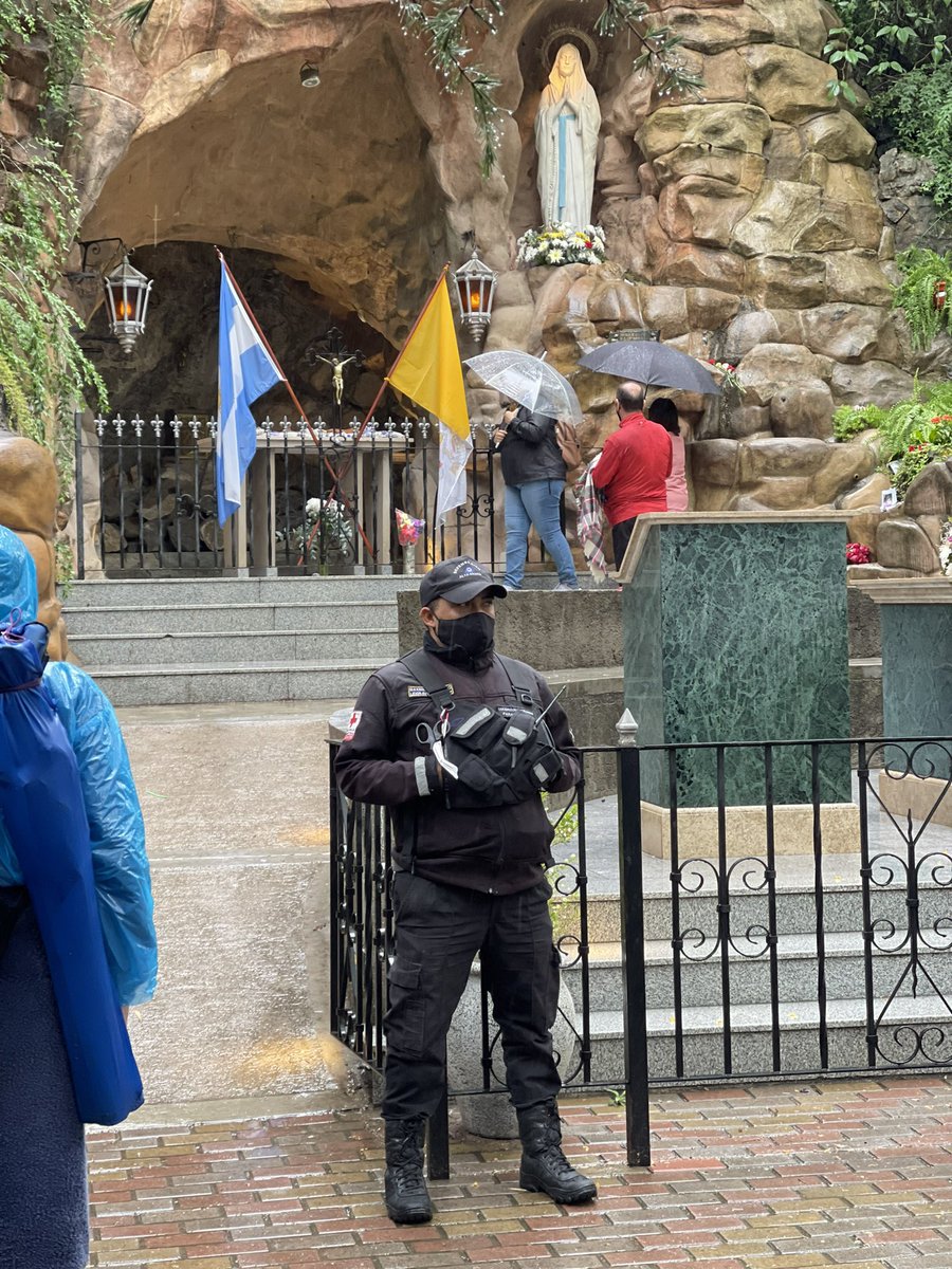 #peregrinacion siguen llegando promesantes a La Virgen pero ya podemos hablar de 30 mil personas por Alta Gracia. Desplegamos 40 voluntarios entre paramédicos , infantes y escuadrón de motos. 
Una Nueva Modalidad  observada este año, peregrinos 🚴🏿‍♂️🚴🏻‍♀️🚴Ciclistas y 🏃🏾‍♂️🏃🏻🏃‍♀️Runners