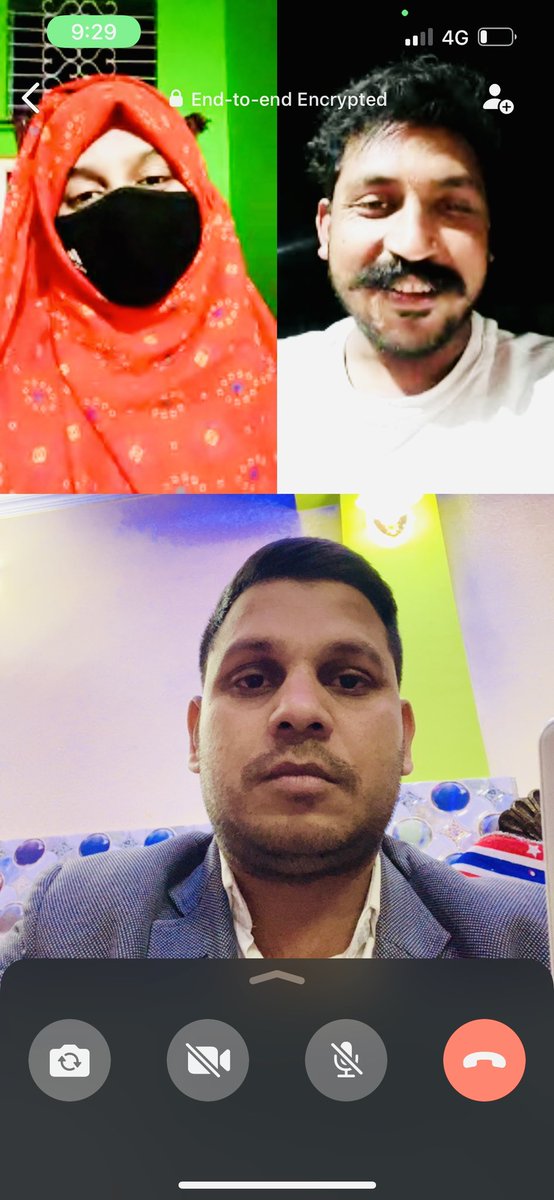 हिजाब का मुद्दा बेहद ही गर्माया हुआ है। कर्नाटक बहन मुस्कान ने आज <a href="/BhimArmyChief/">Chandra Shekhar Aazad</a> जी से वीडियो कॉल पर आपबीती बताई। एडo चन्द्रशेखर आजाद जी ने कहा यही हिम्मत और जज़्बा मैं सभी बहनों में देखना चाहता हूँ।<a href="/BhimArmy_BEM/">भीम आर्मी भारत एकता मिशन</a>/<a href="/AzadSamajParty/">Aazad Samaj Party - Kanshi Ram</a> मजबूती से बहन मुस्कान के साथ खड़ी है।