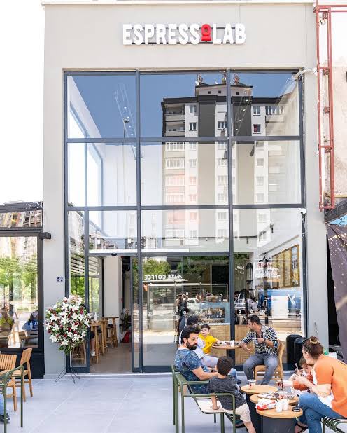 nocontextkafe's tweet photo. sıradaki kafemiz espressolab konum olarak bir dönemin vazgeçilmez kafelerinden olan ibrahimli soulmatein karşısında bulunan espressolab antep’teki ilk espressolab olmasıyla göz dolduruyor https://t.co/85l1gqJMND