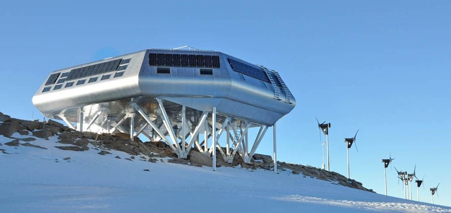 NaoCasanova's tweet image. La arquitectura de las ESTACIONES DE LA ANTÁRTIDA.
Actualmente activas hay 70, pertenecientes a unos 30 países de todos los continentes (salvo particularmente de la Antártida, jaja.)

Todas las estaciones, aquí: comnap.aq/our-members