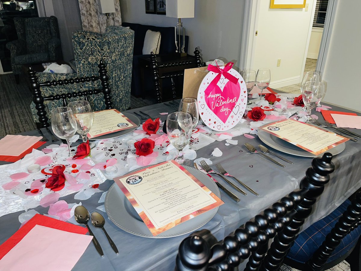 _recipe4love's tweet photo. Wonder what #ValentinesDay is like with @_recipe4love? Take a look 👀

The two couples were blown away with the food that we served. But it wasn’t just the food, it was the hospitality and the love and care we put into everything we did for them to make their day special ❤️ https://t.co/STjMa6eLU3
