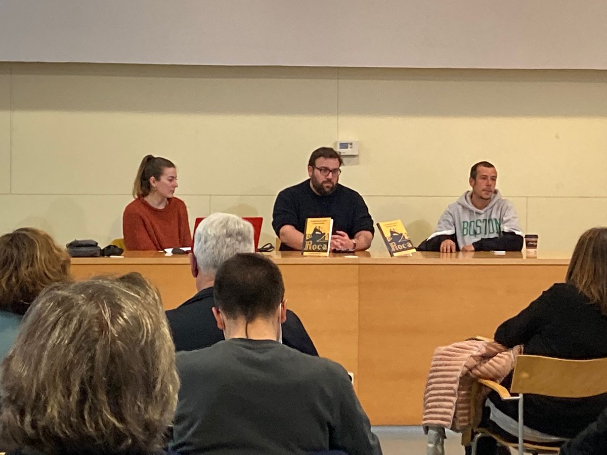 AteneuVdk's tweet photo. Avui hem estat a la #biblioteca de #Viladecans presentant la 2a edició del llibre "La Huelga de la Roca" de Jeronimo Casasola i la campanya de financiació del documental amb @Poble_Rebel sobre aquests fets i que podeu col·laborar en el següent enllaç 

https://t.co/83gO7ZMaNt https://t.co/9ZMwS3egAX