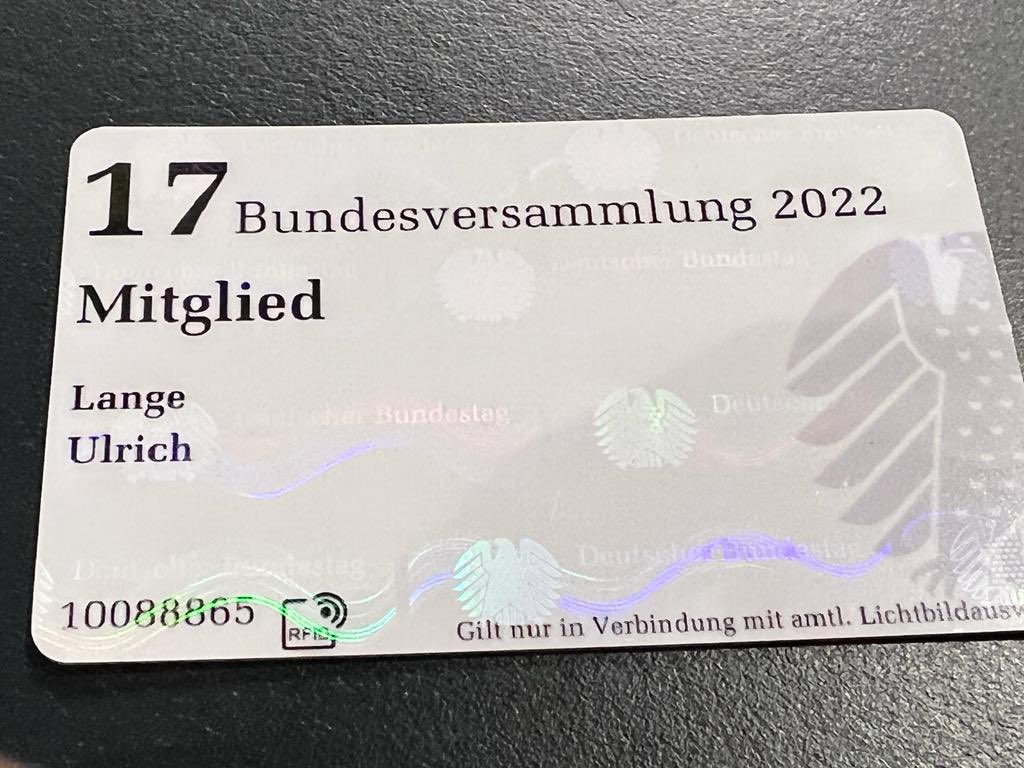 UlrichLange's tweet photo. Ich bin stolz an diesem Wochenende zum vierten Mal als Mitglied der #Bundesversammlung unser Staatsoberhaupt mitwählen zu dürfen. Auftakt heute zur Fraktionssitzung u.a. mit den Kollegen @_FriedrichMerz, Robert @brannekamper und Wolfgang #Fackler. #bundespraesident https://t.co/VZjs4mFJ3h