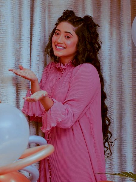 TeamShivangiJ's tweet photo. Congratulations @shivangijoshi10 on gaining 110K+ twitter followers. Its amazing even when you're not much active here. Keep growing queenie, your army loves you <3

SHIVANGI SLAYING AS ANANDI
#ShivangiJoshi https://t.co/1Ik0MlQ1oW