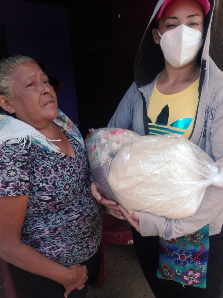 #12Febrero 
Entrega de Paquetes Alimenticios a Familias que se encuentran en Emergencia Socil Critica de los Barrios Blanca segovia, Enrique Lorente, Socrates Sandino y Naciones Unidas del Distrito 5 de #ManaguaSandinista
