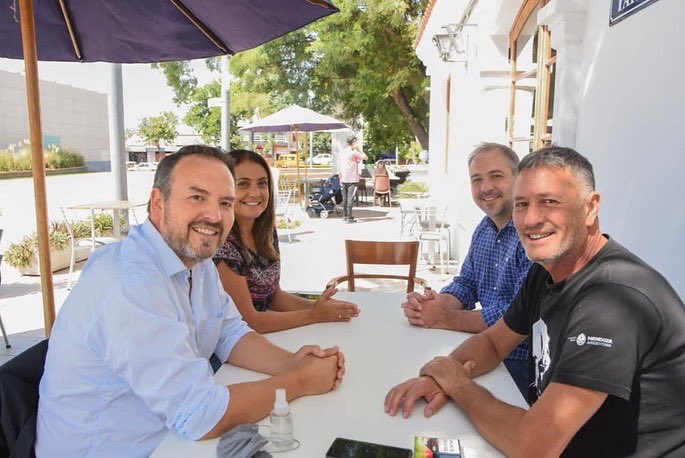 MatiasStevanato's tweet photo. Junto a @AleBermejoMza, @bartolomerobles y @LizanaGaby nos reunimos en San Martín para coordinar agendas de trabajo priorizando el bienestar de todos los mendocinos/as. En este 2022 seguiremos impulsando políticas de producción que potencien el crecimiento del Este mendocino. https://t.co/KSY2ygZpzX