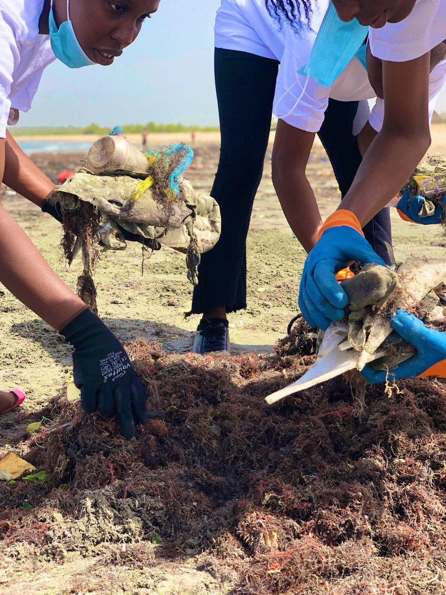 GEA joined the Gambia Ocean Heroes beach cleanup exercise at Tanji fish landing site in partnership with Tanji Got Talent youths. 

The initiative was anchored on #Trashfree call for coastal zone protection through #Action-Oriented. 
Kudos to GOH! 🇬🇲
#OceanSummit #OneOceanSummit