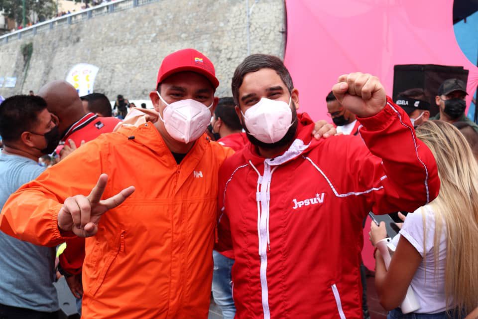 LuisVillegasR_'s tweet photo. #12F Aquí estamos la Juventud soñadora que cree en Venezuela con la capacidad creativa para impulsar el crecimiento económico de la Patria ¡Cuente usted mi C/J @NicolasMaduro con todo el apoyo de esta #JuventudEnVictoria! Somos el futuro de paz para la Patria de Bolívar y Chavez! https://t.co/jYY0nXyESt