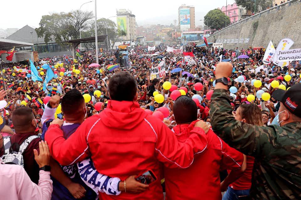 LuisVillegasR_'s tweet photo. #12F Aquí estamos la Juventud soñadora que cree en Venezuela con la capacidad creativa para impulsar el crecimiento económico de la Patria ¡Cuente usted mi C/J @NicolasMaduro con todo el apoyo de esta #JuventudEnVictoria! Somos el futuro de paz para la Patria de Bolívar y Chavez! https://t.co/jYY0nXyESt