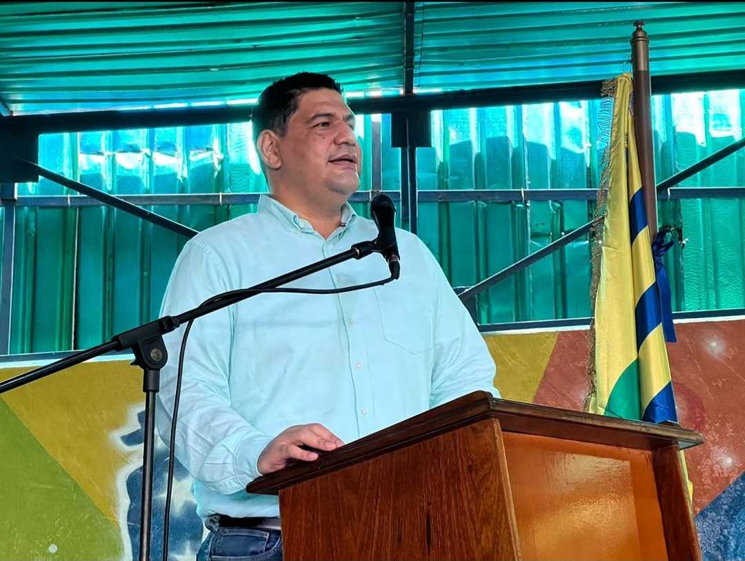#AsiLoDijo nuestro alcalde <a href="/OviedoPSUV/">Tito Oviedo</a>  Lo que vivimos fue la materialización de la transferencia del poder al pueblo, pero también un ejercicio de transparencia fuera de lo común, porque confiamos en la organización y liderazgo de nuestra gente. <a href="/NicolasMaduro/">Nicolás Maduro</a> <a href="/colec15deagosto/">Jose Cheo Perales</a>