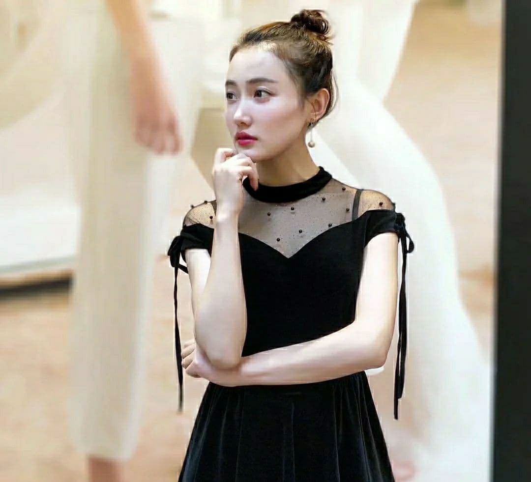 Accompanying my girlfriend to try on a wedding dress one afternoon, when will it be my turn? 😉