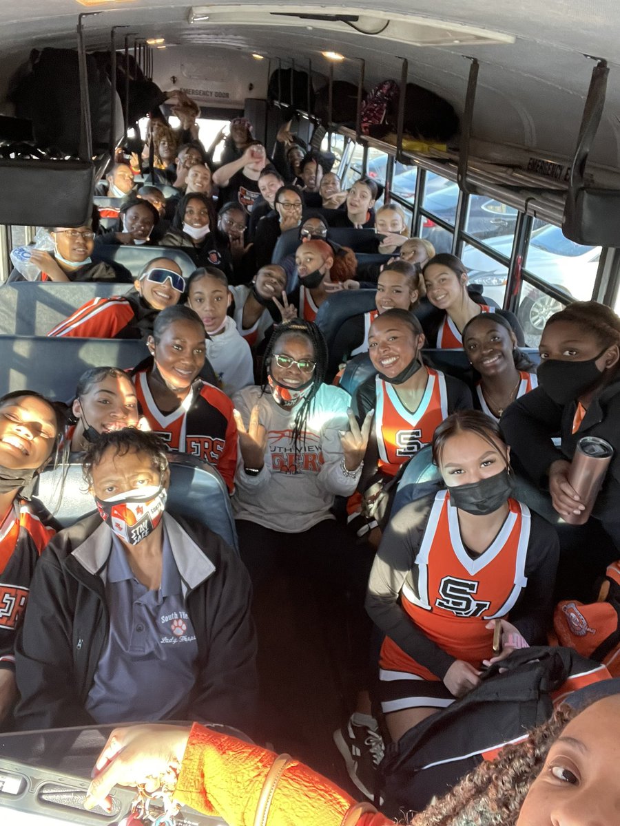 SVTigersWBB's tweet photo. Our last ride all together!!! Varsity Cheer, Girls and Boys 🏀❤️🐅 #funtimes #whodrivingdisbusa 😂#TigerTuff @southviewsports @southview_cheer @lemanski_travis @PhyllisNJackson https://t.co/DJ8KER4lGN
