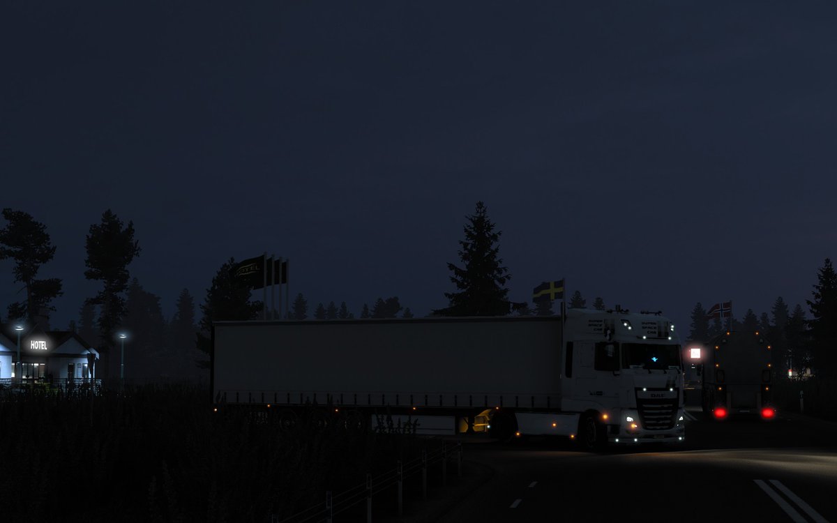 BRmalini's tweet photo. @SCSsoftware @DAFTrucksNV #DAFDrive
 #RideDAF @MichelinTruckUK @KroneTrailer 
scandinavian nights 🌛 https://t.co/EeyAysr8Ks