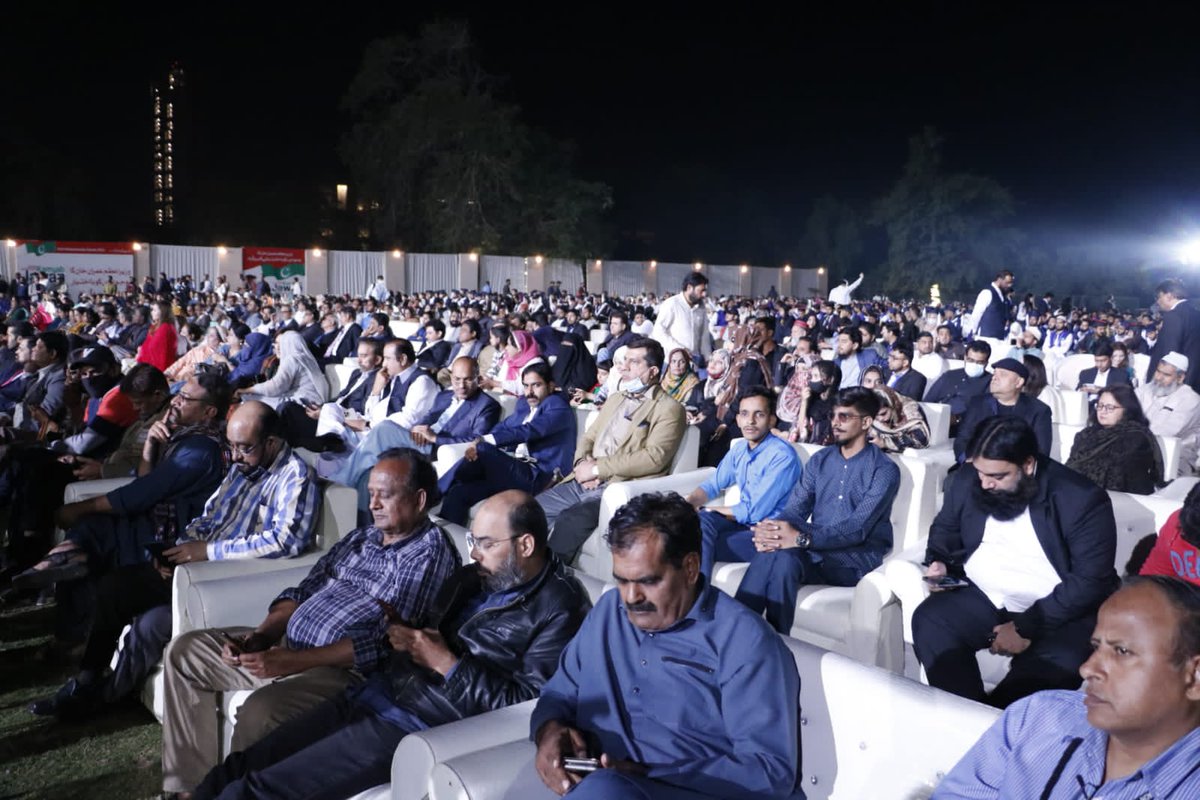 PTI_KHI's tweet image. وزیرِ اعظم عمران خان کی جانب سے نوجوانوں کے لئے شروع کئے گئے #KamyabJawanProgram کے تحت گورنر ہاؤس میں چیک تقسیم کئے جانے کا سلسلہ جاری

اس موقع پر گورنر سندھ @ImranIsmailPTI اور وزیرِ اعظم کے معاون خصوصی @UdarOfficial نے کراچی کے 50 نوجوانوں میں 30 کروڑ کے چیک تقسیم کیے