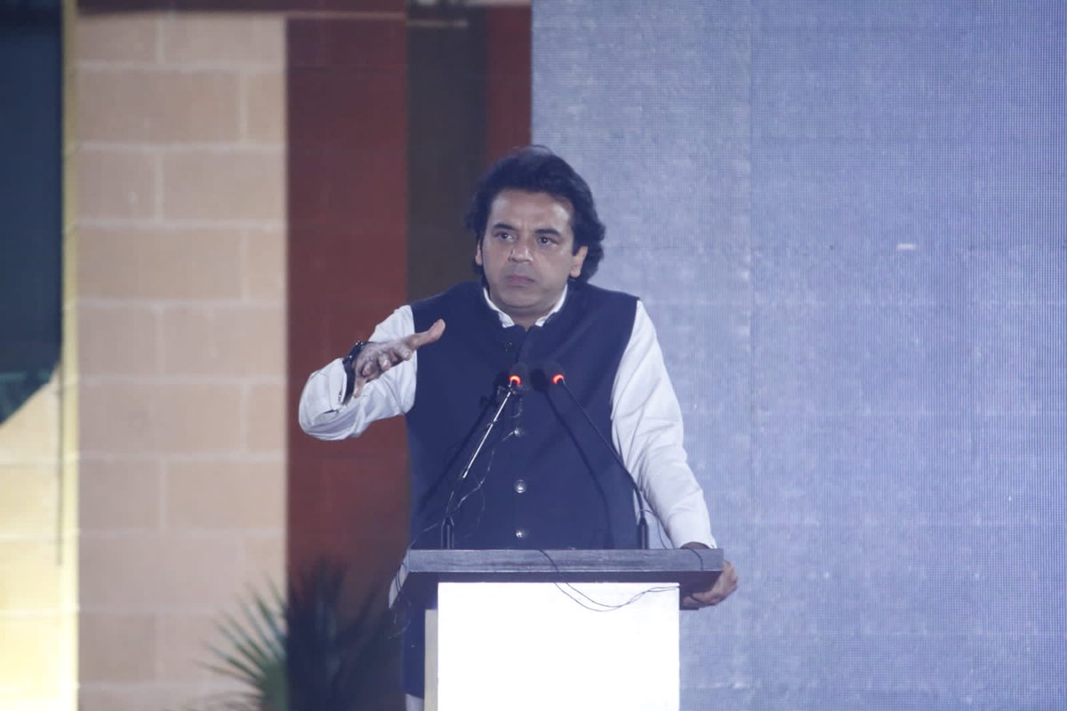 PTI_KHI's tweet image. وزیرِ اعظم عمران خان کی جانب سے نوجوانوں کے لئے شروع کئے گئے #KamyabJawanProgram کے تحت گورنر ہاؤس میں چیک تقسیم کئے جانے کا سلسلہ جاری

اس موقع پر گورنر سندھ @ImranIsmailPTI اور وزیرِ اعظم کے معاون خصوصی @UdarOfficial نے کراچی کے 50 نوجوانوں میں 30 کروڑ کے چیک تقسیم کیے