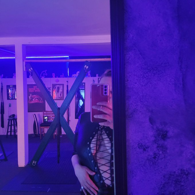 Did the stunning @themistressmoll slap your bum while you got ready for a session? No? Sorry for you