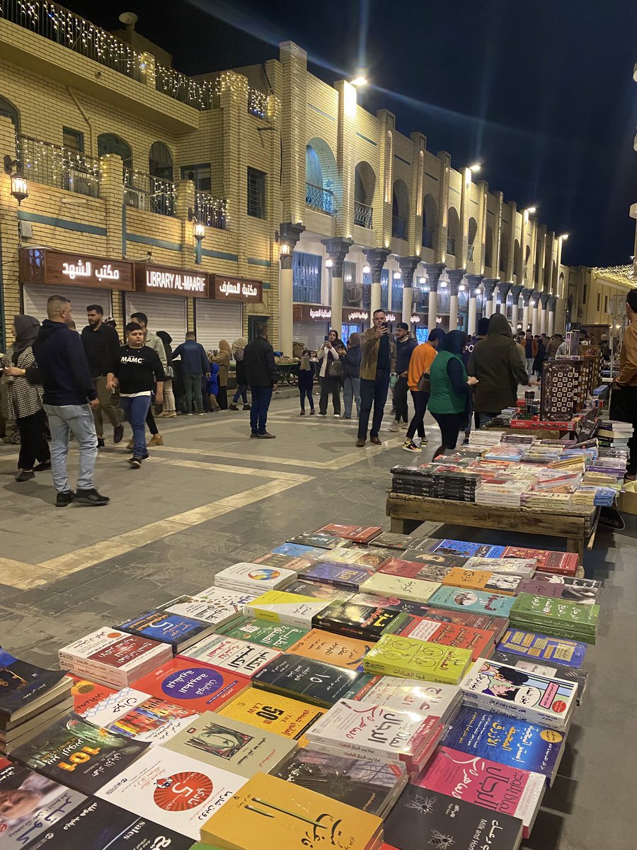 reaam_mh's tweet photo. Only in Iraq do you find people coming to buy books and art at 9:00 PM on a Saturday 

فقط في العراق تجد ناس يأتون لشراء الكتب و الفن الساعة 9:00 مساءً يوم السبت https://t.co/gmEs2G8n7V