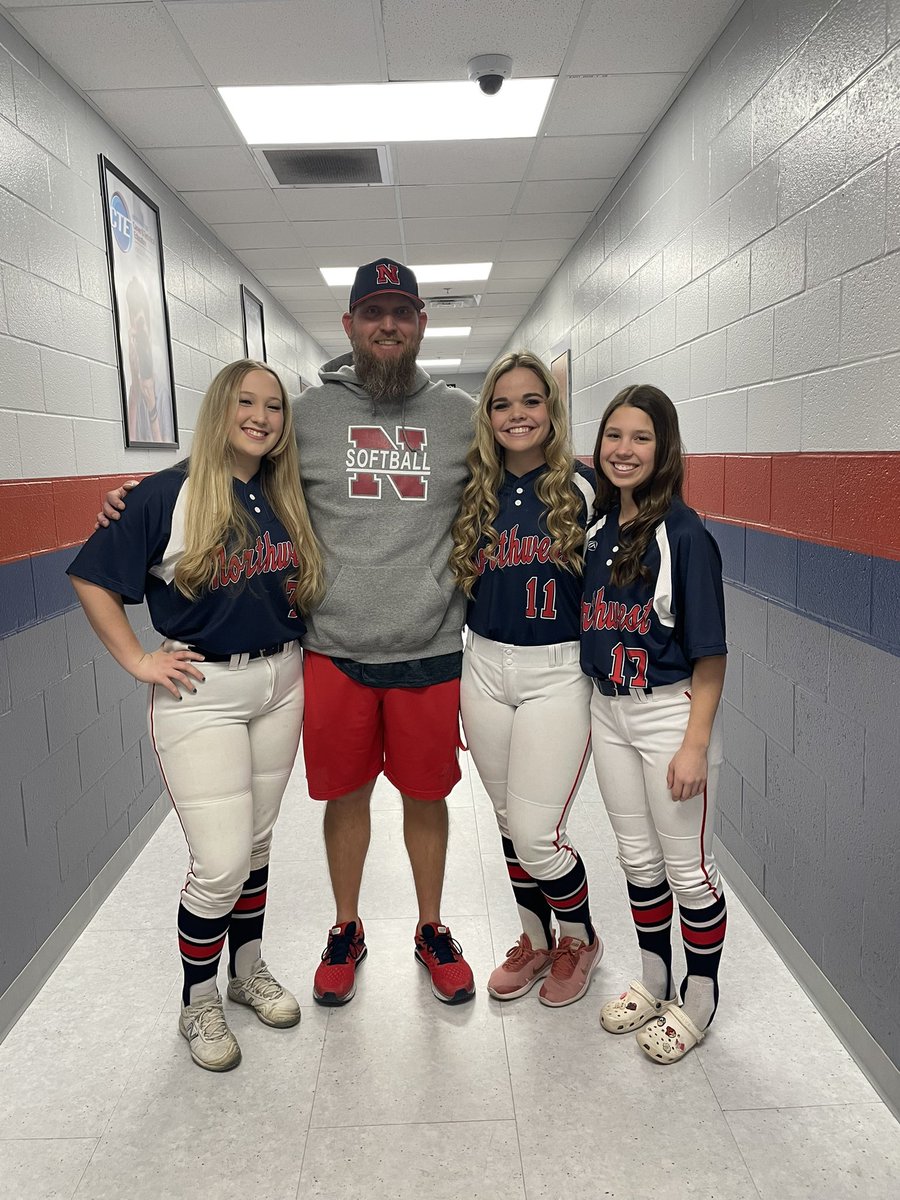 coach_penry's tweet photo. Your 22 starting outties. Excited to see what this group will accomplish this season. #LASSO #GKA @candahlcourtney (RF) @josiegcopeland (LF) @alexahlynn(CF) @TexanSoftball https://t.co/LSKTXupmPK