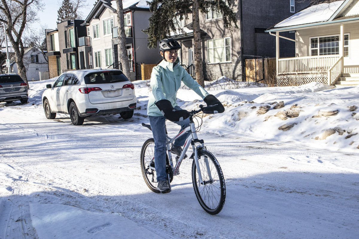 WinterCityYEG's tweet photo. Loved seeing all the #yegwinter cycling that happened yesterday, thanks to #WinterBikeToWorkDay. Want to level up your winter cycling game? Apply to win free #StuddedTires from @bikeedmonton! Find out more on our blog: https://t.co/MF6lieNscI https://t.co/aguzYZ5DvE