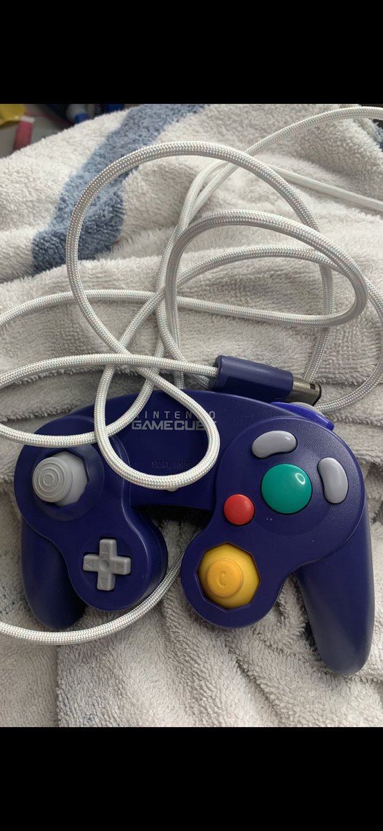 ayeGiohh's tweet image. GIVEAWAY + ANNOUNCEMENT

THE 99$ CONTROLLER

Wavedash Notches
Snapback Mod
Tactile Z Button
Lubed Sticks/Springs
Stabilized Buttons

Giving one away! To spice it up I added paracord and bald buttons.

Like/retweet/follow to enter! Tag someone for extra entries! Winner 2/22 :))