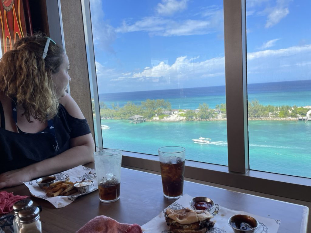 leftylanza's tweet photo. Hello from the Bahamas! #quicktrip #adventure #20thanniversary @CarnivalCruise #jandhadventures https://t.co/rRsZMshFZW