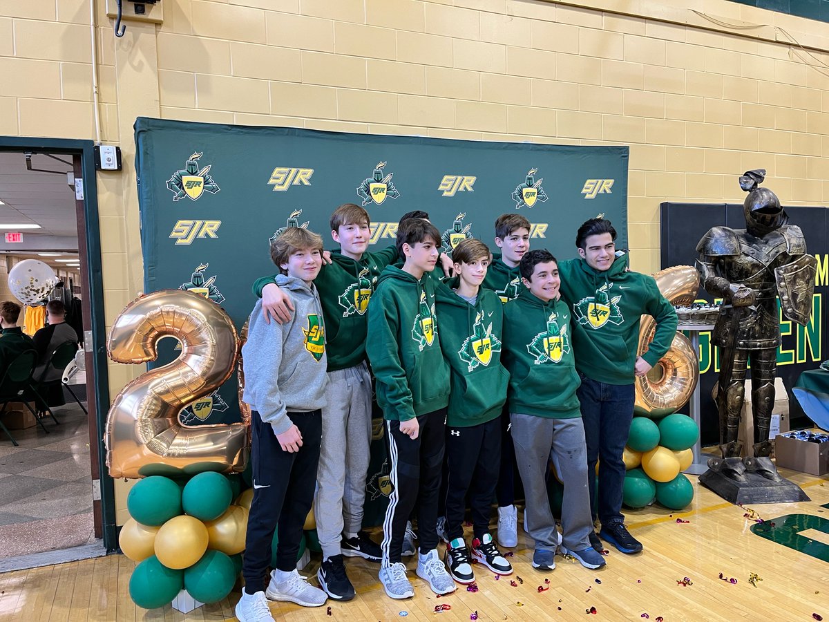 SJRHighSchool's tweet photo. Welcome to the SJR Class of 2026! #GreenKnights #VireFidelis #SJRClassof26 https://t.co/rwXfc0rJHg