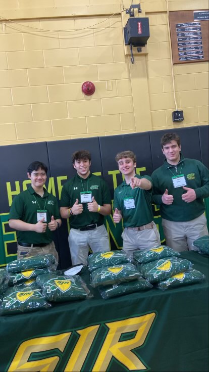 SJRHighSchool's tweet photo. Welcome to the SJR Class of 2026! #GreenKnights #VireFidelis #SJRClassof26 https://t.co/rwXfc0rJHg