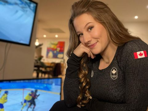 Regarder #ÉquipeCanada à Beijing 2022, c’est bien.
Regarder #ÉquipeCanada à Beijing 2022 en double : là tu jases. 

À quel point on est jaloux du set-up de Caeli McKay? 🤩📺

📷 : <a href="/caemckay/">Caeli McKay</a> / Instagram | #Beijing2022