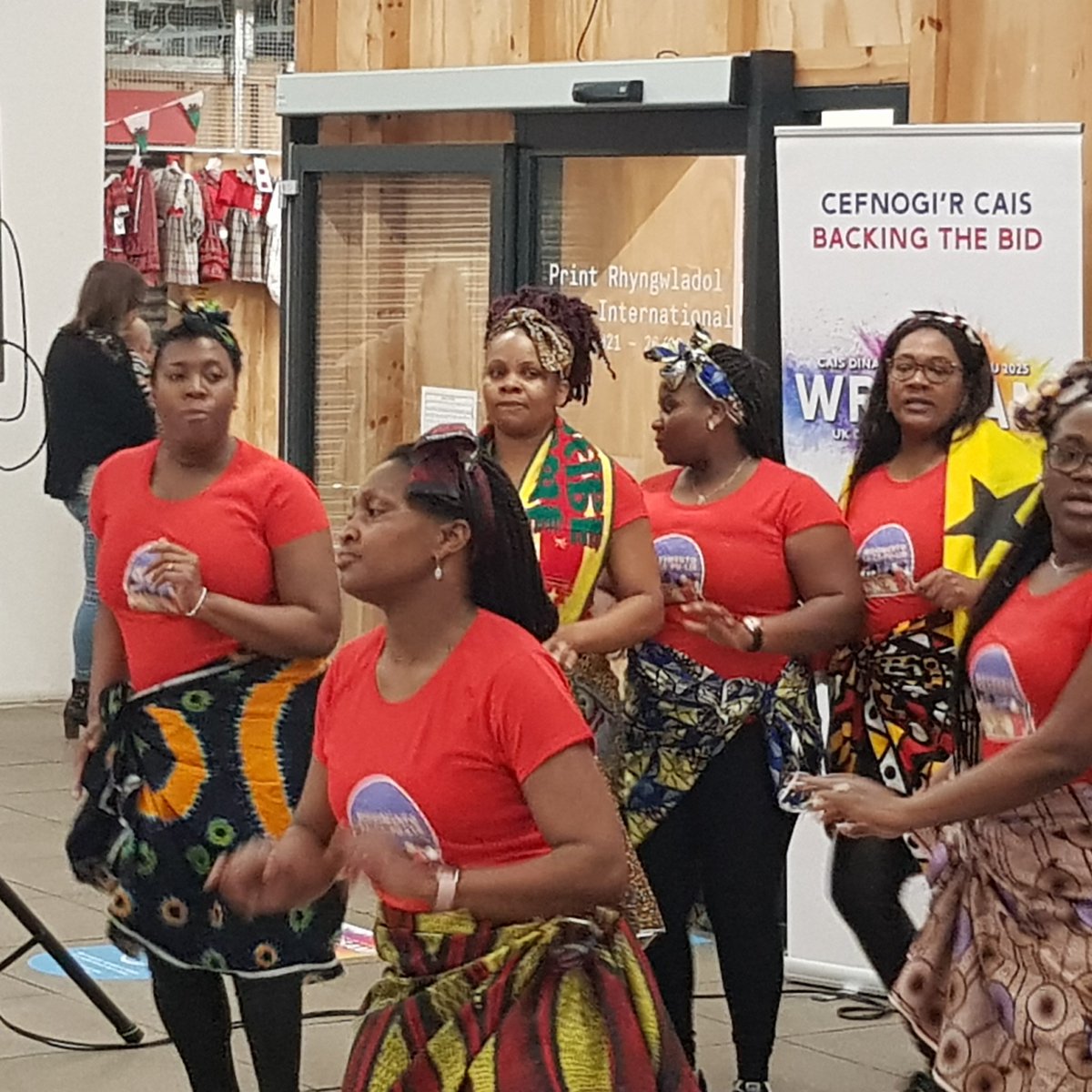 MyMoroccanFolly's tweet photo. Really enjoyed the Portuguese community dance @typawb A great #ending to an enjoyable celebratory day for all! #wrexham2025 #international #outwardlooking #defiantlyEuropean @WilkinsonBytes https://t.co/6HBgEB0lq4
