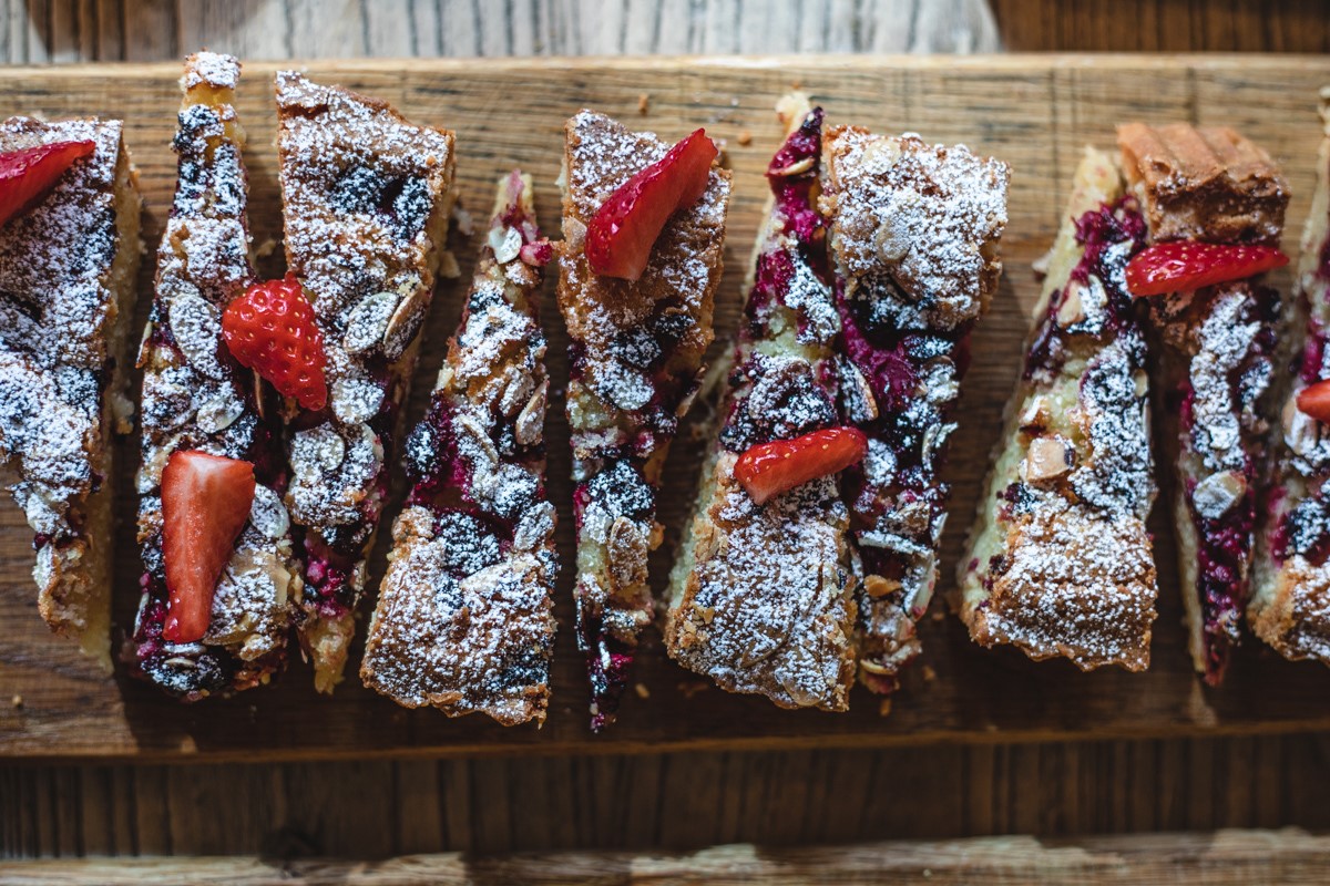 Spend your Sunday at The Pigs! 
Tuck into a roast fit for kings, then head up to the all you can eat pudding table and indulge. 🍰

Book your table: thepigs.org.uk/food