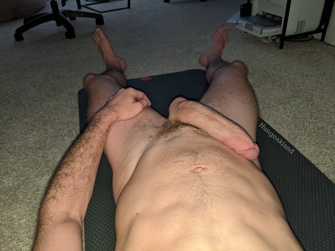 Need someone to sit on my cock 🥵 https://t.co/5exgIu8gkR