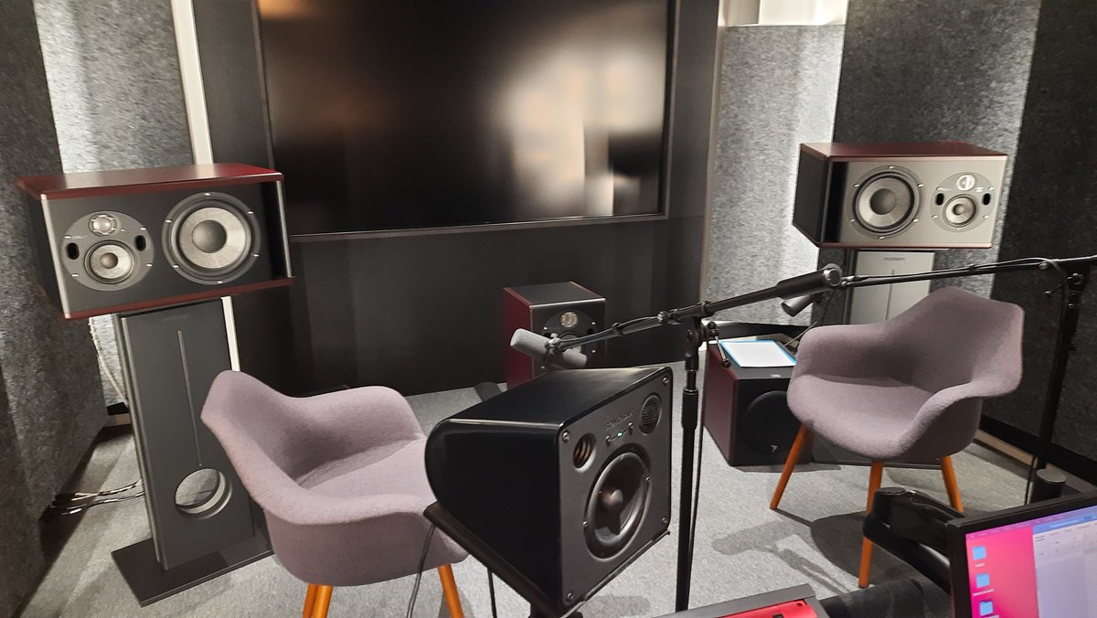 damienlaquet's tweet photo. Ca aura été une semaine enfermé en studio.
Projet BD audio Blynd, films corpo, publicités web, et surtout, ici, plusieurs journées en Podcast !
T'est bon ta !!
#comedienvoix #studioson #clientstropsympas #monmetiercestaussilemicro https://t.co/J3aTQO73s4