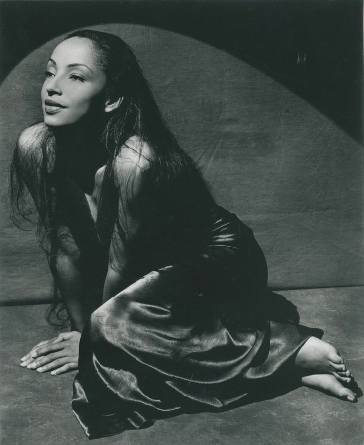 Deserrances's tweet photo. Sade Adu by Albert Watson, 2000 https://t.co/vbZXIS3AnQ