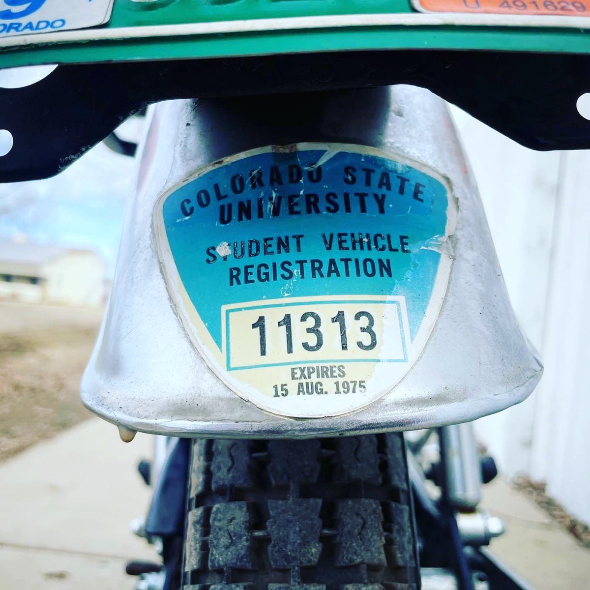 MancosMotor's tweet photo. Another barn find relic-a-runnin’ 

#Cb125 #barnfind #honda https://t.co/vbO8D5bz4f