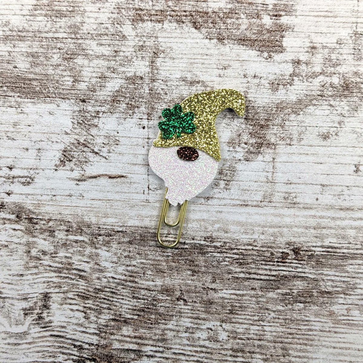 Don't miss out on this week's new releases! Lots of spring and St. Patrick's day items! 🌷🍀 Every order also gets a Valentine! ❤️ Use code thankyou15 for 15% off! 😉
etsy.com/shop/RUNWITHCR… 
#paperclips #planners #gottaplan #plan #erincondren #thehappyplanner #recollections