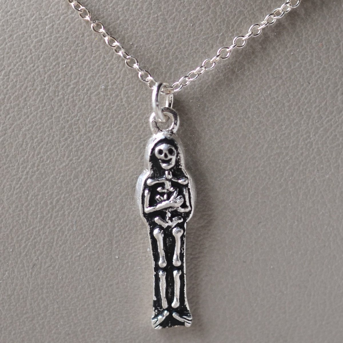 kezzo18k's tweet photo. Carpe diem!
This little smiling skeleton reminds us of a life well lived. Make sure you seize the day and leave this earth a better place. #carpediem #life #noregrets #eternallife https://t.co/pjqnXw6e9Y