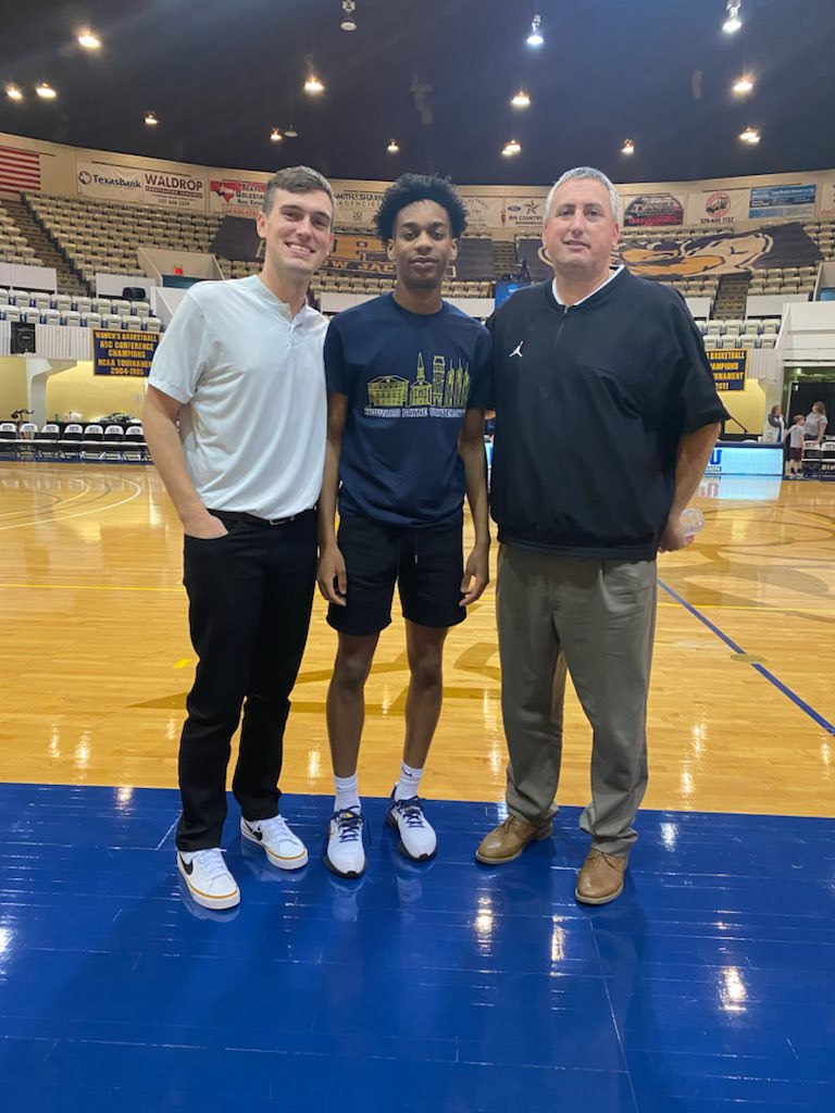DBucketCole's tweet photo. Really thankful and blessed for the visit and offer to Howard Payne University! @Coach_Ebrom @ndalleh #stingem https://t.co/w1JrTxC5Kf