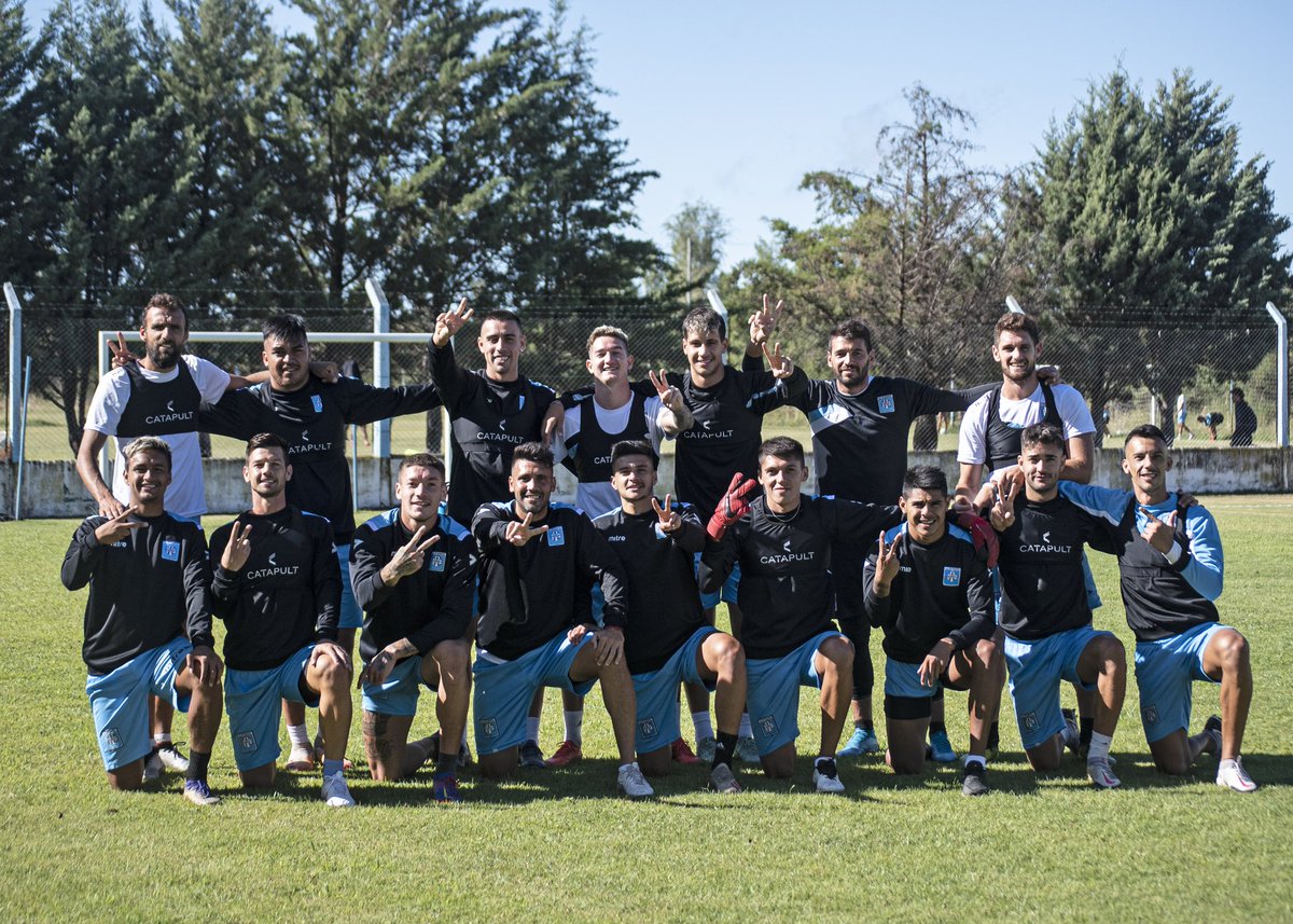 EstudiantesRio4's tweet photo. ¡ Y continúa la cuenta regresiva!... El día previo se vivió en el Predio Aimar. Jornada radiante para el plantel que mañana pone a latir al Candini. ⚽💙
.
¡Cuánta alegría en una foto León! 😜📸
¡Aquirí tu entrada para mañana solo por boletería!🎫🦁 
.
#PrimeraNacional2️⃣0️⃣2️⃣2️⃣ https://t.co/6BQWh5lAai
