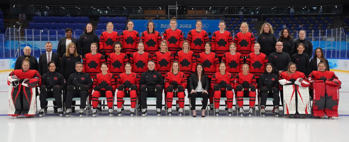 HockeyCanada's tweet photo. 🇨🇦 One Leaf. One Team. One Goal. 🇨🇦

#TeamCanada | #Beijing2022 https://t.co/xMKzMXLOHI