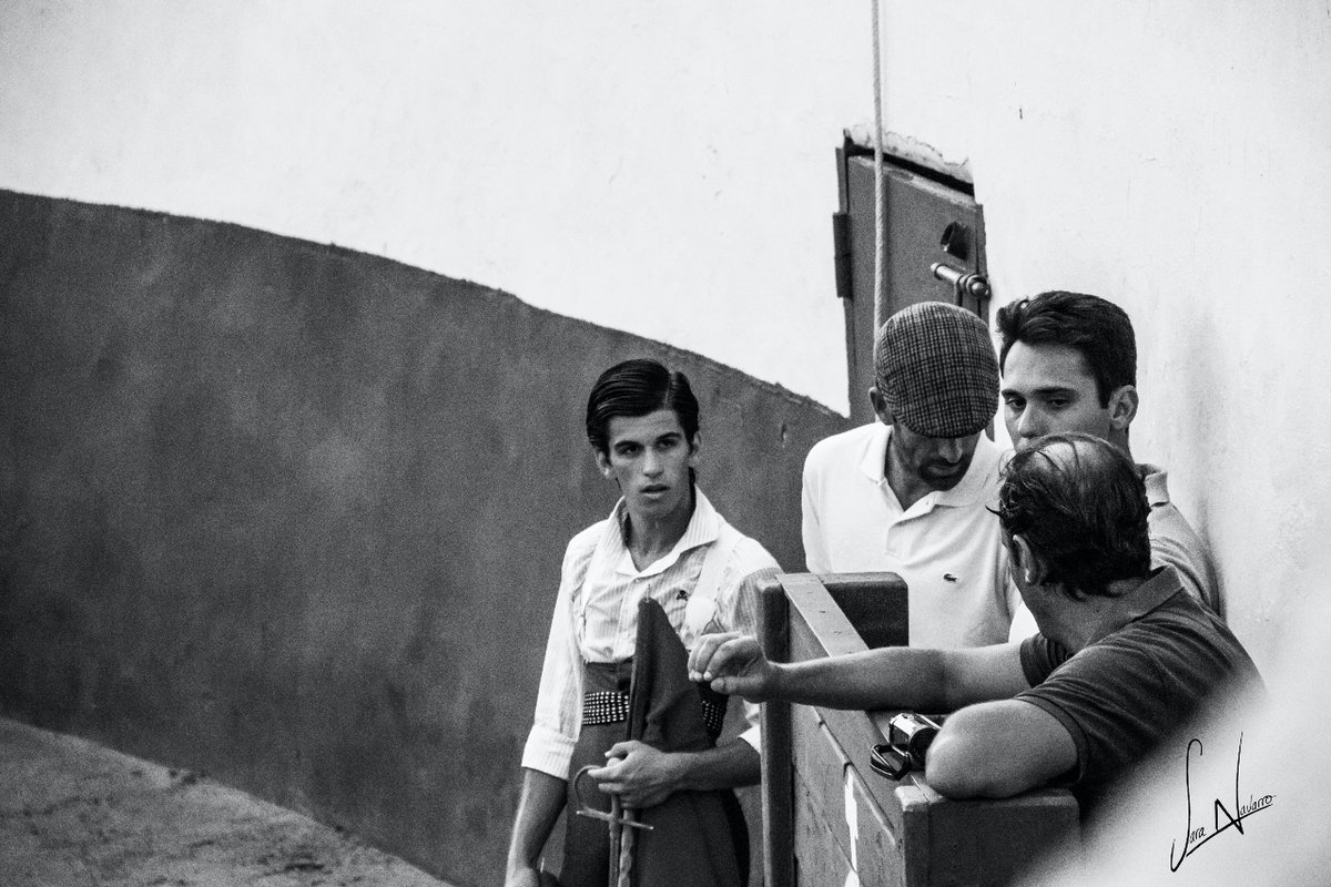 Sábado de tentadero, y en blanco y negro. foto de @saranavarrofotografia , feliz fin de semana.
#tentadero 
#ganaderia