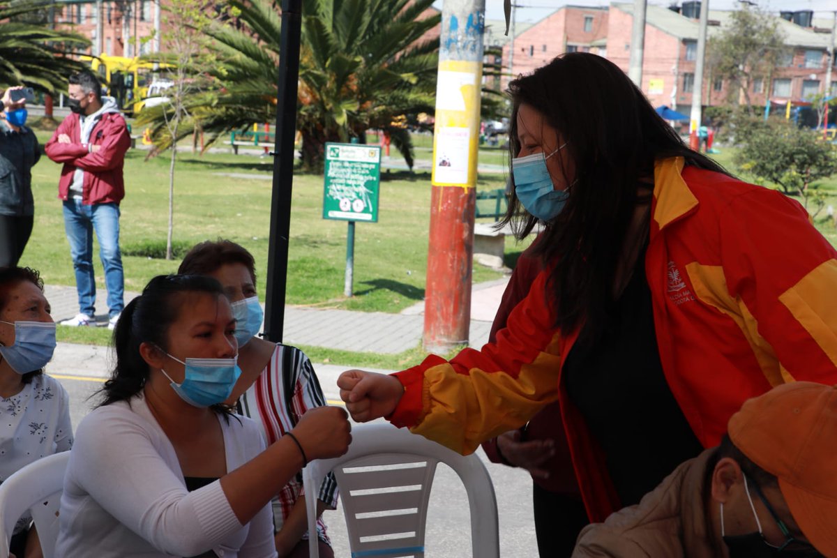 caroooagudelo's tweet photo. Trabajando de manera articulada con la ciudadanía, lograremos una localidad más segura para, con el apoyo de @SeguridadBOG y @PoliciaBogota.
Hoy acompañé a @anibalfds y @LizethGonzalezJ en la inauguración de la primera #RedCUIDAdana interlocal entre #Bosa y #Kennedy. https://t.co/qIgBcPaOnm