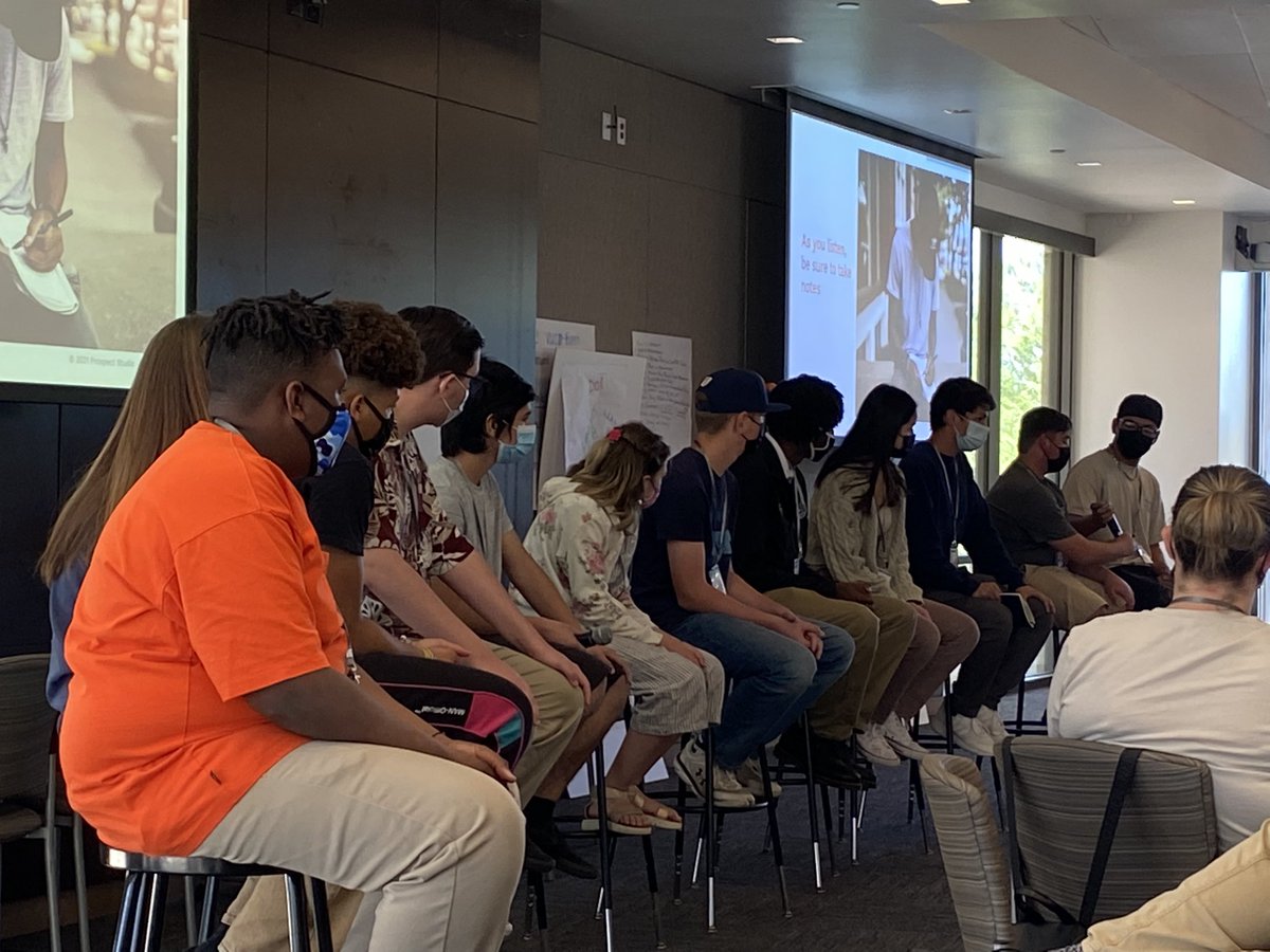 multilingualVi1's tweet photo. Student panel at the Guiding Coalition Session #2 @VistaBlueprint @MEGASDCOE Sharing thoughts about the future of education in our community. Panel de estudiantes en la segunda sesión de la Coalición Rectora. Compartiendo pensamientos sobre el futuro de la educación en Vista. https://t.co/RsetYZMa1k