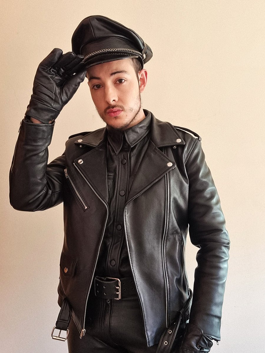 bluf2932's tweet photo. Click and share leather boys 🖤 https://t.co/gLXOqRLFRO