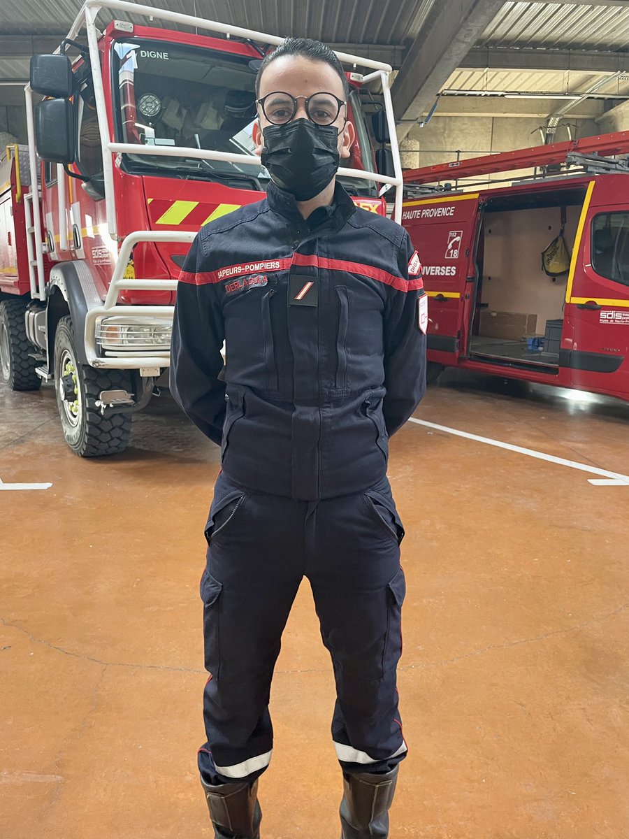 PompiersDigne's tweet photo. Aujourd’hui, le LTN Gilles MEJEAN, officier de permanence du CIS Digne-les-Bains a eu la grande joie de remettre le grade de SGT à Abder DERLAOUI. 
Abder est l’un des piliers du service communication au sein du SDIS 📸 et bénéficie d’une double affectation auprès du @sdis38 https://t.co/3w4QyxNJlr