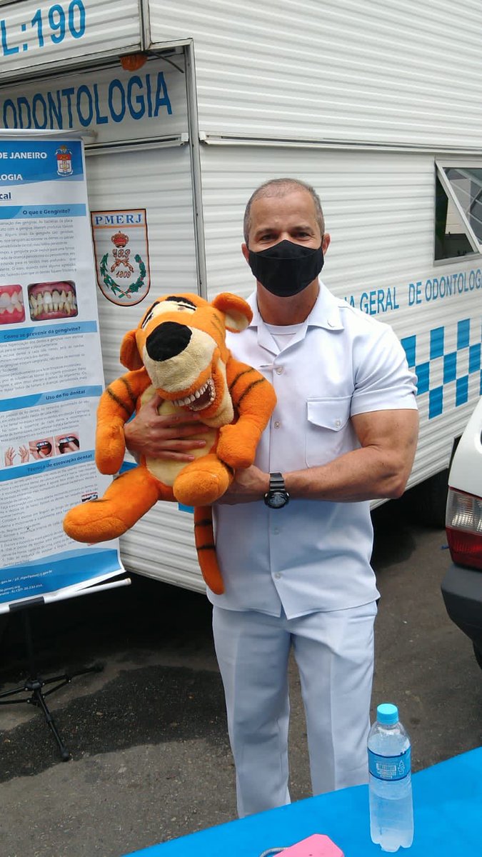 PMERJ's tweet photo. Por meio da #CidadeIntegrada, a @PMERJ participa hoje de mais um importante passo no Programa #RJparaTodos. O #31BPM, a #CPMus e a #OCPM (Odontologia da #PMERJ) participam da ação voltada a nossa população. https://t.co/JTlOsHqCiX