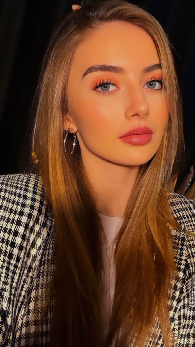 Emel Özcan 💛
#EmelÖzcan