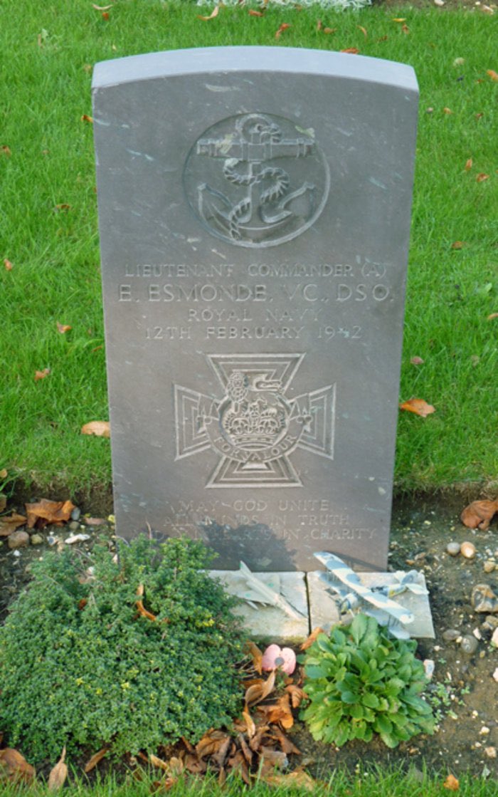 soulboytony's tweet photo. Lt Cdr Eugene Esmonde, VC, DSO was a distinguished Irish pilot in the Fleet Air Arm who was a posthumous recipient of the VC following Op Cerberus. He is laid to rest in Woodlands Cemetery Gillingham and is cared for by the @CWGC #channeldash https://t.co/0mhfFGxJXY
