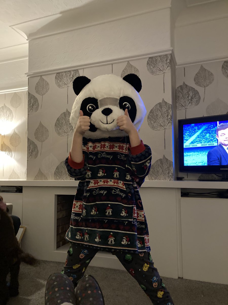 MrsLisaB81's tweet photo. Take it off! Take it off! @butterpie79 #TheMaskedSinger https://t.co/aR065BBldj