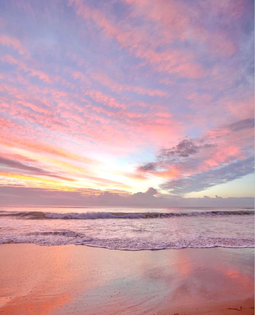 The colors of something new coming soon ✨👀

📷: @louiseseascapes