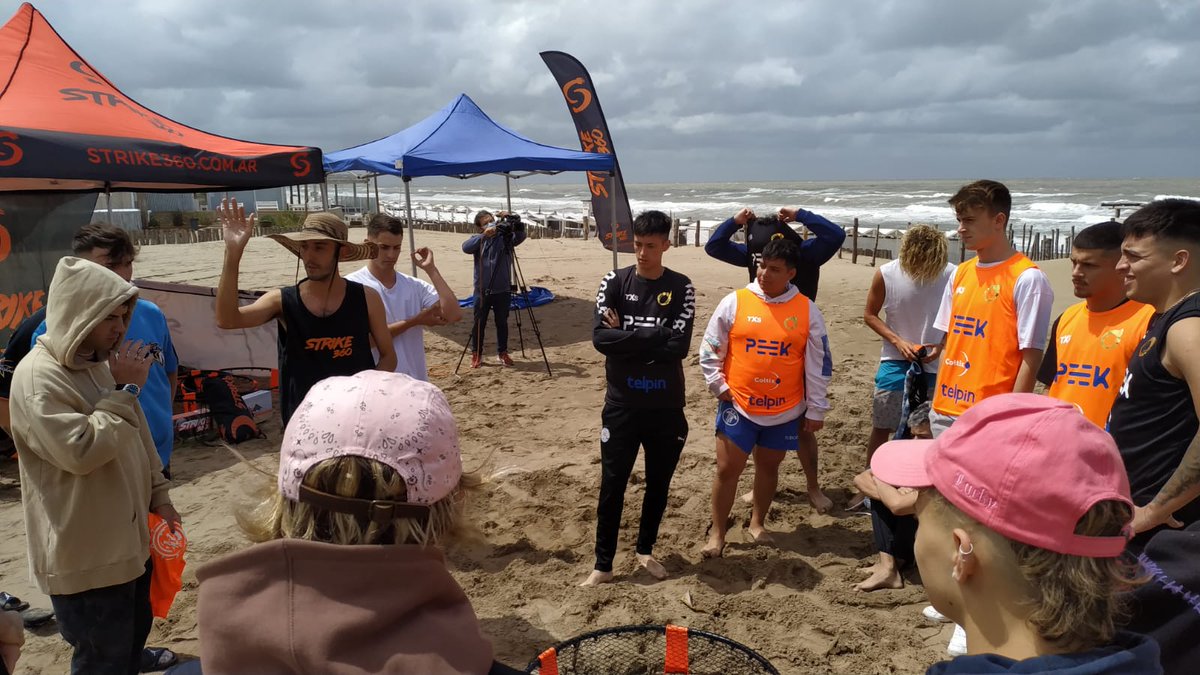 PeekLatam's tweet photo. #BeachGamesSeries2022 🏖️

Comenzó con todo los juegos de estas series 🔥

@lamonarquiaa @telpintv @LeviatanGG #Coltix #Strike360 💯

En vivo 🔴 https://t.co/pvkx411aHO https://t.co/c4pWW4fNLG